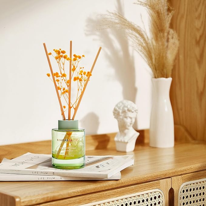 ROUCAS BLANC Reed Diffuser Set with Preserved Flowers, Green Leaves Scented Diffuser with Sticks, Room Decor & Bathroom Decor, Aromatherapy Home Fragrance Diffuser Gift (Verdant Mystique)