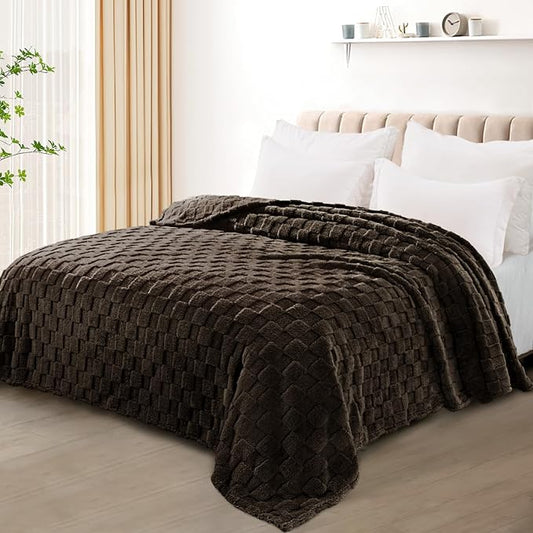Exclusivo Mezcla Queen Size Flannel Fleece Blanket, Super Soft and Warm Lightweight Checkered Pattern Blankets for All Seasons, 90x90 Inches, Coffee