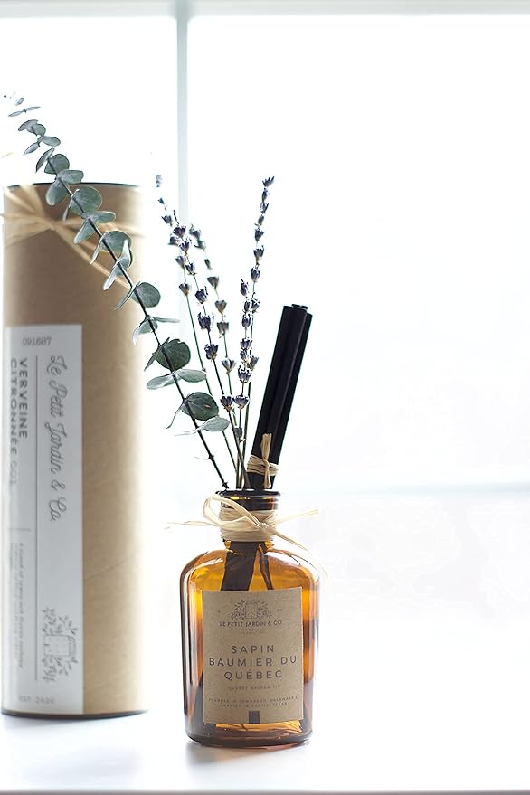 Reed Diffusers - Oil Sticks Diffuser Set with Real Dried Flowers - Reed Diffusers for Home, Bathroom & Office | Air Freshener Fragrance Sticks for Shelf Decor & Gifts by Le Petit Jardin & Co.