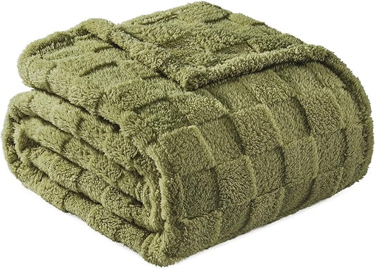 Exclusivo Mezcla Fleece Throw Blanket for Couch,Super Soft and Warm Lightweight Checkered Pattern Blankets for All Seasons, 50x60 Inches, Olive Green