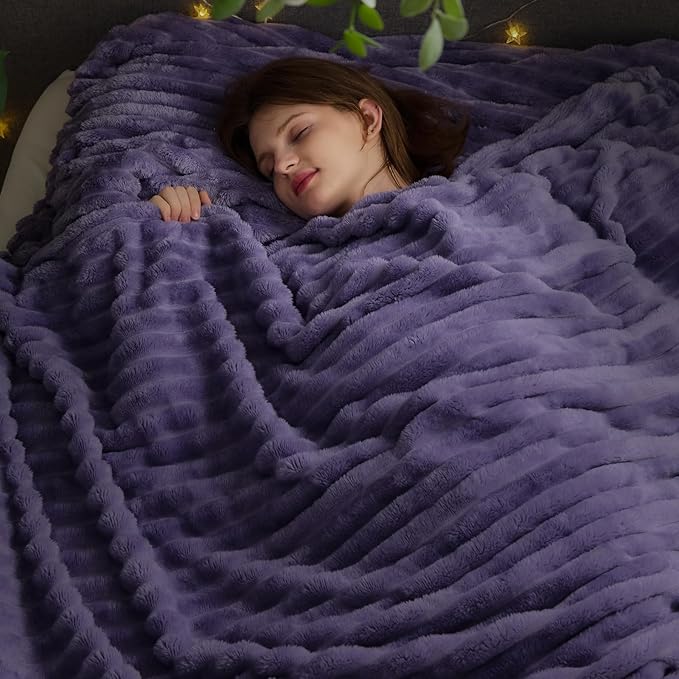 NEWCOSPLAY Super Soft King Blanket Lavender Premium Silky Flannel Fleece 3D Ribbed Jacquard Lightweight Bed Blanket All Season Use (Lavender Ribbed, King(90"x110"))