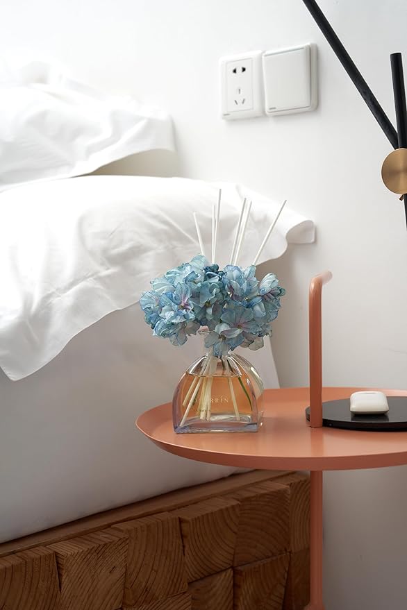 COCORRÍNA Reed Diffuser - 8.5 Oz Cashmere Vanilla Reed Diffuser with 8 Sticks for Home Bathroom Shelf Decor (Simple Luxe Collection)