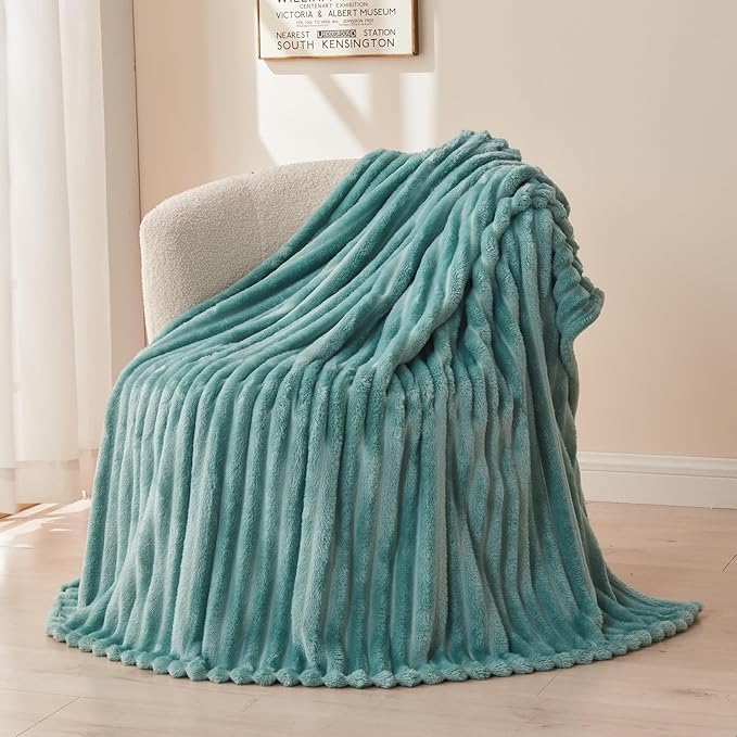 NEWCOSPLAY Super Soft King Blanket Mint Green Premium Silky Flannel Fleece 3D Ribbed Jacquard Lightweight Bed Blanket All Season Use (Mint Green Ribbed, King(90"x110"))