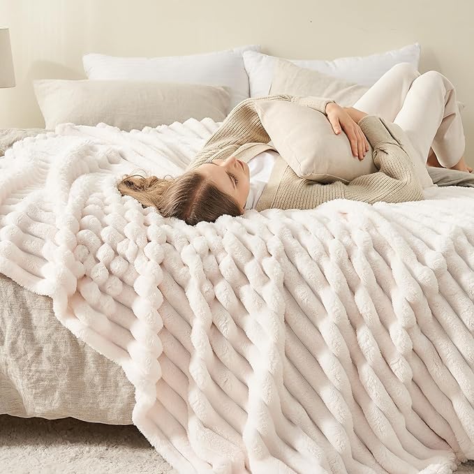 NEWCOSPLAY Super Soft Queen Blanket Ivory Premium Silky Flannel Fleece 3D Ribbed Jacquard Lightweight Bed Blanket All Season Use (Ivory Ribbed, Queen(90"x90"))
