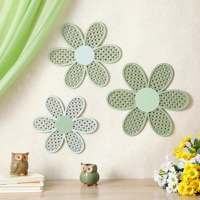 Maitys 3 Pieces Boho Daisy Wall Decor Natural Rattan Flower Wall Hanging Art Wooden Boho Art Nursery Flowers Farmhouse Hanging Decor for Home Office Nursery(Gradient Sage Green)