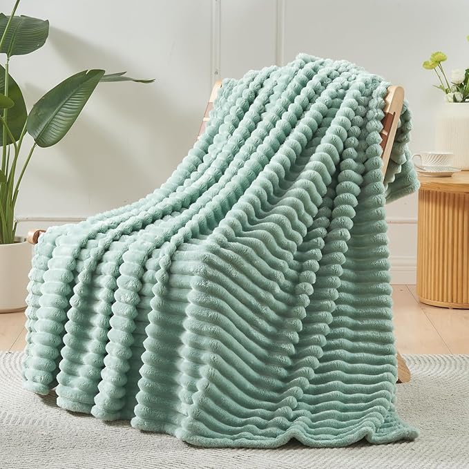 NEWCOSPLAY Super Soft Queen Blanket New Sage Green Premium Silky Flannel Fleece 3D Ribbed Jacquard Lightweight Bed Blanket All Season Use (New Sage Green Ribbed, Queen(90"x90"))