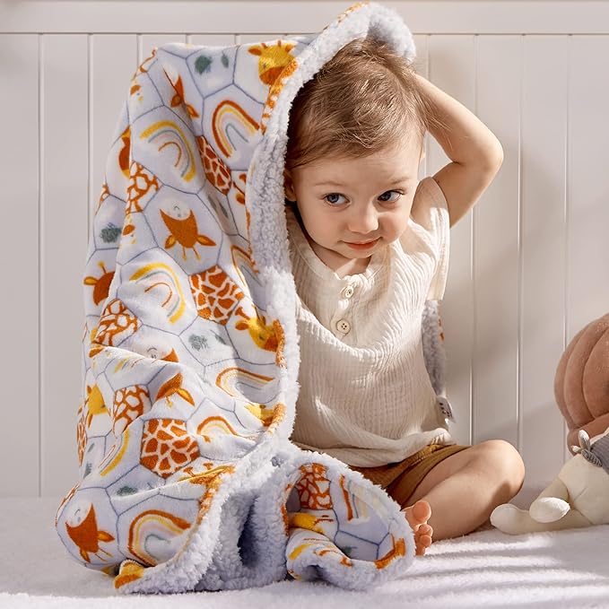 DaysU Plush Flannel Sherpa Baby Blanket for Girls Boys, Portable Reversible Soft Micro Fleece Baby Crib Throw Blanket with Animal Print for Newborn and Nursery, Giraffe, 30"x40"