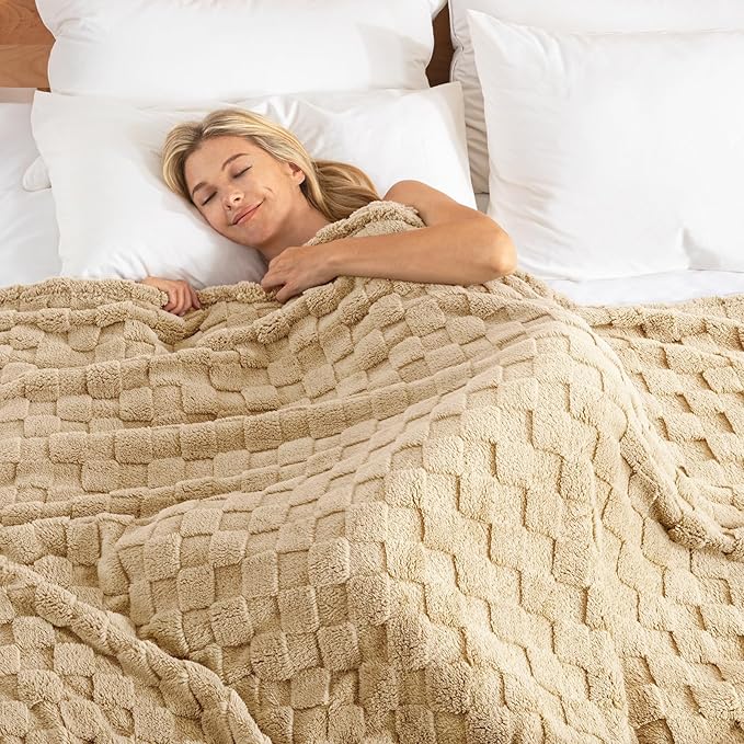 Exclusivo Mezcla Queen Size Flannel Fleece Blanket, Super Soft and Warm Lightweight Checkered Pattern Blankets for All Seasons, 90x90 Inches, Beige