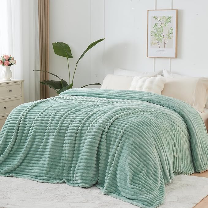 NEWCOSPLAY Super Soft Queen Blanket New Sage Green Premium Silky Flannel Fleece 3D Ribbed Jacquard Lightweight Bed Blanket All Season Use (New Sage Green Ribbed, Queen(90"x90"))