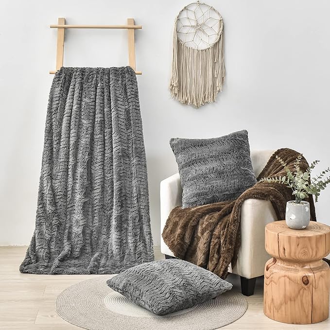 YUSOKI Luxury Faux Fur Blanket for Queen Size Bed 2 Layers,7.3lb,All Ages,Home Decoration Without Pillows (Grey,90"x90")