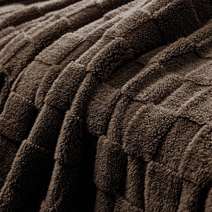 Exclusivo Mezcla Queen Size Flannel Fleece Blanket, Super Soft and Warm Lightweight Checkered Pattern Blankets for All Seasons, 90x90 Inches, Coffee