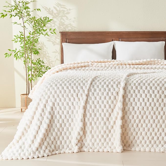 NEWCOSPLAY Super Soft Queen Blanket Ivory Premium Silky Flannel Fleece 3D Clouds Stylish Jacquard Lightweight Bed Blanket All Season Use 350GSM (Ivory, Queen(90"x90"))