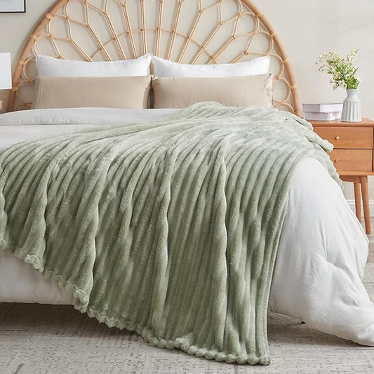 NEWCOSPLAY Super Soft Queen Blanket Sage Green Premium Silky Flannel Fleece 3D Ribbed Jacquard Lightweight Bed Blanket All Season Use (Sage Green Ribbed, Queen(90"x90"))