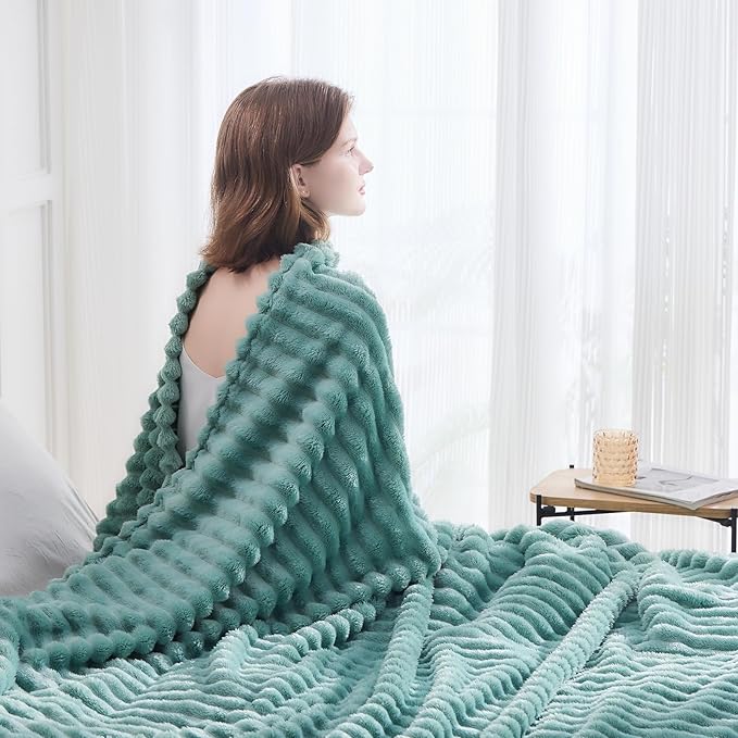 NEWCOSPLAY Super Soft King Blanket Mint Green Premium Silky Flannel Fleece 3D Ribbed Jacquard Lightweight Bed Blanket All Season Use (Mint Green Ribbed, King(90"x110"))