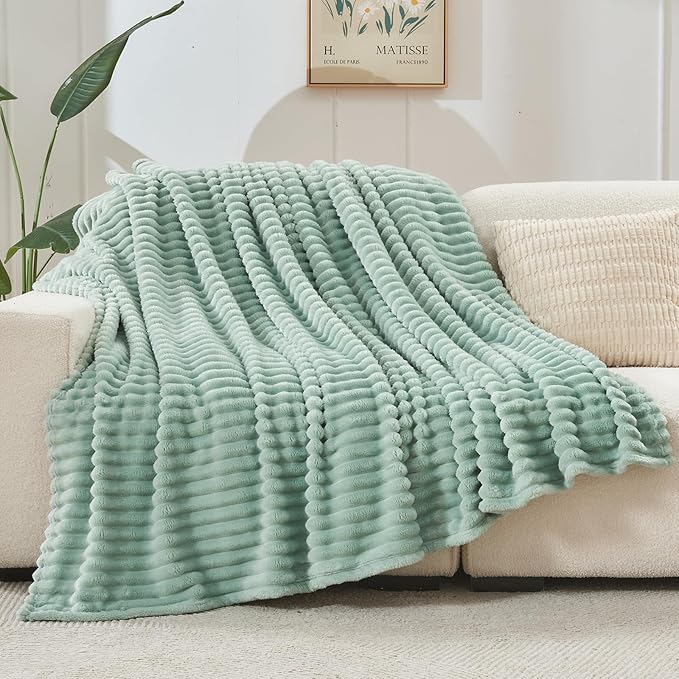 NEWCOSPLAY Super Soft Queen Blanket New Sage Green Premium Silky Flannel Fleece 3D Ribbed Jacquard Lightweight Bed Blanket All Season Use (New Sage Green Ribbed, Queen(90"x90"))