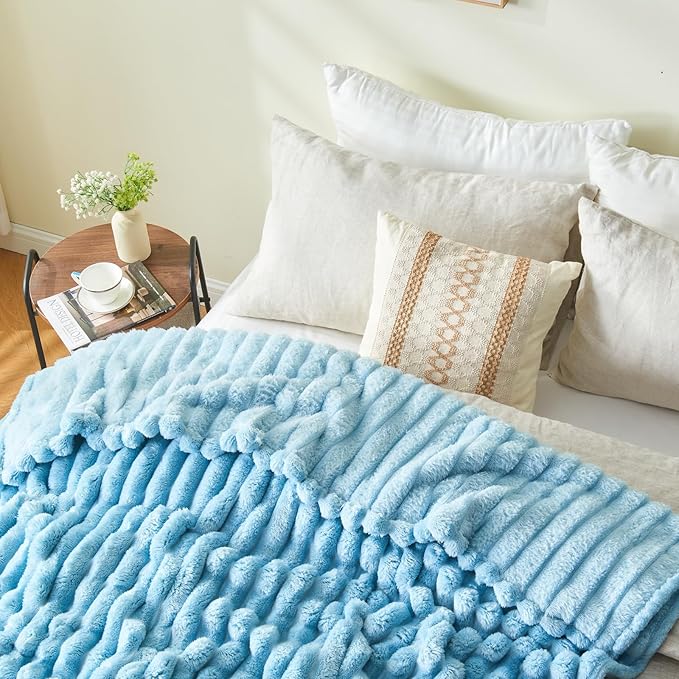 NEWCOSPLAY Super Soft King Blanket Blue Premium Silky Flannel Fleece 3D Ribbed Jacquard Lightweight Bed Blanket All Season Use (Blue Ribbed, King(90"x110"))