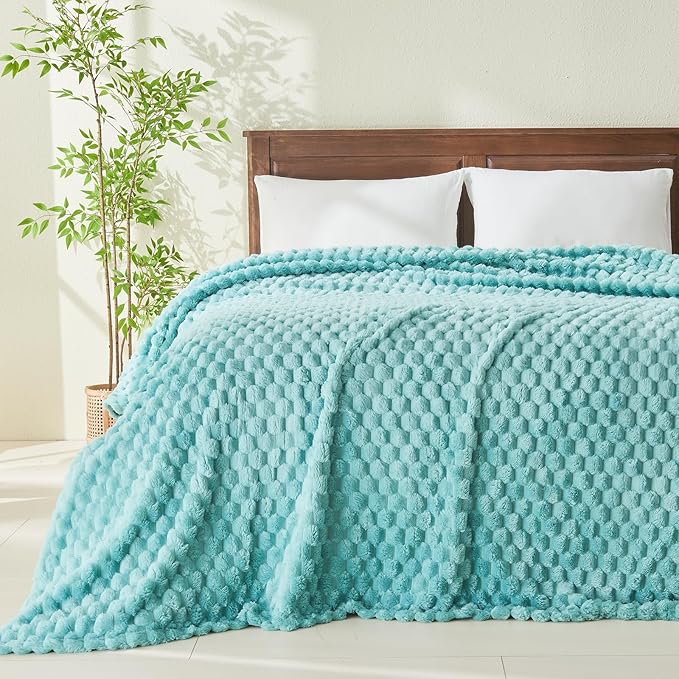 NEWCOSPLAY Super Soft King Blanket Sage Green Premium Silky Flannel Fleece 3D Clouds Stylish Jacquard Lightweight Bed Blanket All Season Use 350GSM (Sage Green, King(90"x110"))