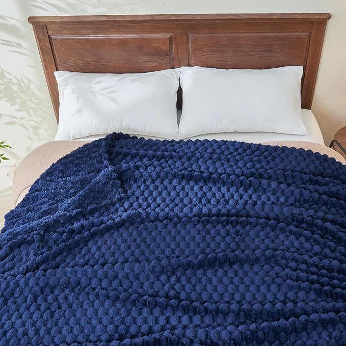 NEWCOSPLAY Super Soft Queen Blanket Dark Navy Premium Silky Flannel Fleece 3D Clouds Stylish Jacquard Lightweight Bed Blanket All Season Use 350GSM (Dark Navy, Queen(90"x90"))