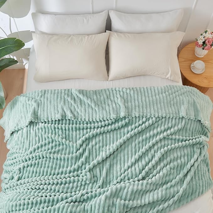 NEWCOSPLAY Super Soft Queen Blanket New Sage Green Premium Silky Flannel Fleece 3D Ribbed Jacquard Lightweight Bed Blanket All Season Use (New Sage Green Ribbed, Queen(90"x90"))