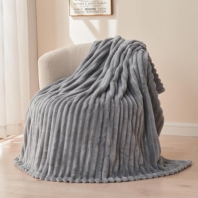 NEWCOSPLAY Super Soft Queen Blanket Light Grey Premium Silky Flannel Fleece 3D Ribbed Jacquard Lightweight Bed Blanket All Season Use (Light Grey Ribbed, Queen(90"x90"))