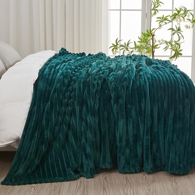 NEWCOSPLAY Super Soft King Blanket Dark Teal Premium Silky Flannel Fleece 3D Ribbed Jacquard Lightweight Bed Blanket All Season Use (Dark Teal Ribbed, King(90"x110"))
