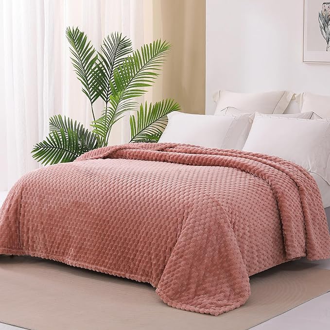 Exclusivo Mezcla Twin Size Soft Fleece Blanket, 90x66 Inches Stylish Jacquard Velvet Blanket for Bed, Fuzzy Cozy Lightweight for All Season, Dusty Pink