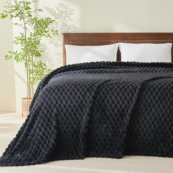 NEWCOSPLAY Super Soft King Blanket Black Premium Silky Flannel Fleece 3D Clouds Stylish Jacquard Lightweight Bed Blanket All Season Use 350GSM (Black, King(90"x110"))