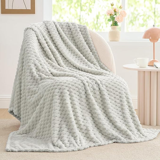 BEDELITE Fleece Blanket Twin for Bed Couch, 3D Jacquard Decorative Light Grey Throw Blanket, Soft and Cozy Warm Plush Fuzzy Blanket All Seasons Suitable, 60x80Inches