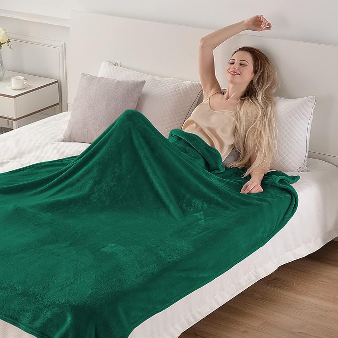 SOCHOW Flannel Fleece Blanket King Size, All Season Lightweight Super Soft Cozy Blanket for Bed or Couch, Green, 90x108 inches
