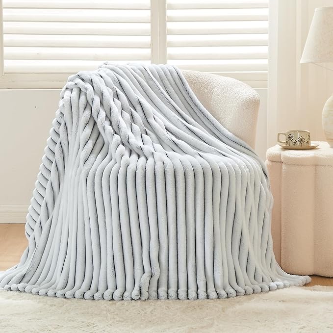 NEWCOSPLAY Super Soft Twin Blanket Black and White Premium Silky Flannel Fleece 3D Ribbed Jacquard Lightweight Bed Blanket All Season Use (Black and White Ribbed, Twin(60"x80"))