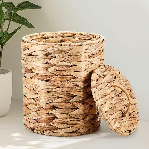 Ctosree 3 Gallons Small Wicker Trash Can with Lid Handle Woven Wicker Rattan Bathroom Waste Basket Boho Trash Basket with 100 Plastic Garbage Bags for Bedroom Office Laundry (Classic Style)