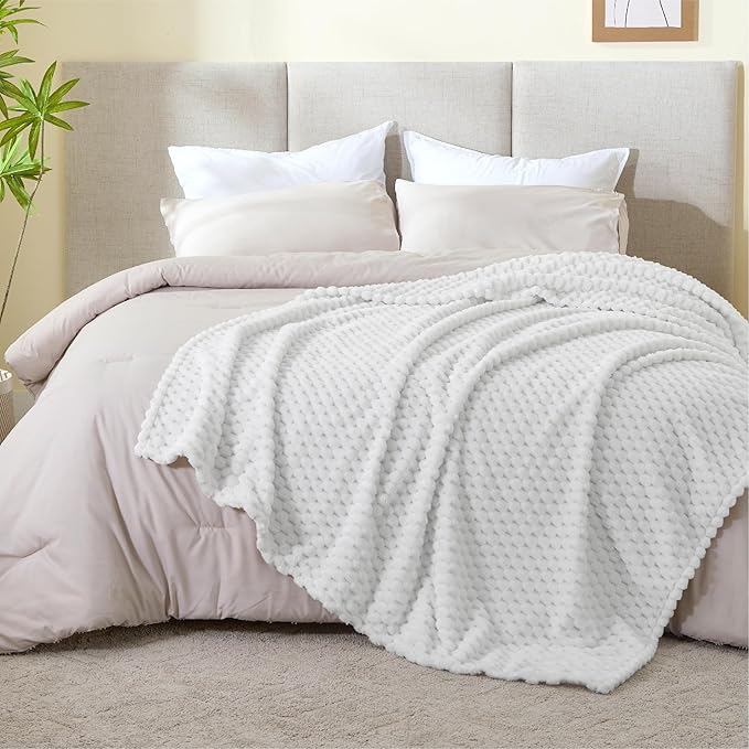 BEDELITE Fleece Blanket Twin Size for Bed Couch, 3D Jacquard Decorative White Throw Blanket, Soft and Cozy Warm Plush Fuzzy Throw All Seasons Suitable, 60x80Inches