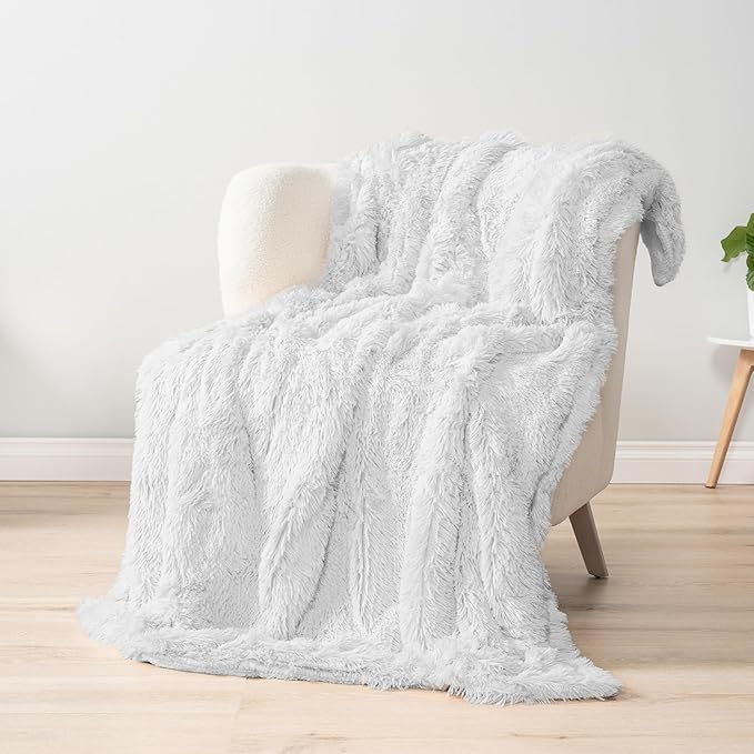 Pavilia White Fluffy Throw Blanket, Fuzzy Plush Warm Blanket for Couch, Bed, Sofa - Super Soft Thick Faux Fur Sherpa - 50x60