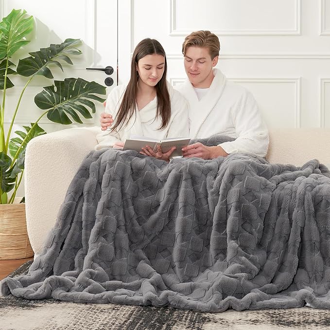 Cozy Bliss Faux Fur Throw Blanket for Couch - Clearance Soft Checkered Fuzzy Cozy Throw Gift Blankets for Women,Grey Blanket for Sofa Bedroom Living Room.(60 * 80 Inches,Grey)