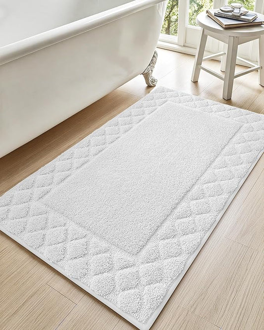 Color&Geomety Bath Mats for Bathroom Non Slip 17"x30", Absorbent White Bathroom Rugs Washable, Luxury Bathroom Mat Shower Mat Outside Shower