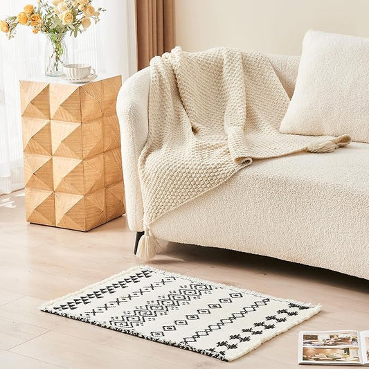 Douceur Boho Bath mat for Bathroom Floor Non Slip, Acrylic Blend Cute Bath Rugs with Tassels, Black and Cream White Tribal Ethnic Pattern Farmhouse Bathroom Rugs, 24" x 36"
