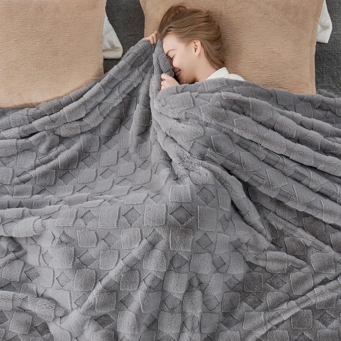 Cozy Bliss Faux Fur Throw Blanket for Couch - Clearance Soft Checkered Fuzzy Cozy Throw Gift Blankets for Women,Grey Blanket for Sofa Bedroom Living Room.(60 * 80 Inches,Grey)