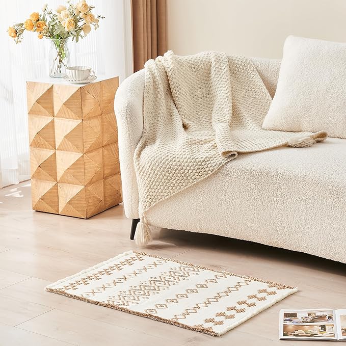 Douceur Boho Bath mat for Bathroom Floor Non Slip, Acrylic Blend Cute Bath Rugs with Tassels, Beige and White Tribal Ethnic Pattern Farmhouse Bathroom Rugs, 20" x 32"