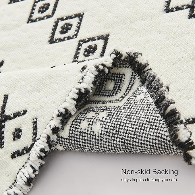 Douceur Boho Bath mat for Bathroom Floor Non Slip, Acrylic Blend Cute Bath Rugs with Tassels, Farmhouse Bathroom Rugs with Geometric Tribal Ethnic Pattern Design in Black and Cream White, 16" x 23.6"