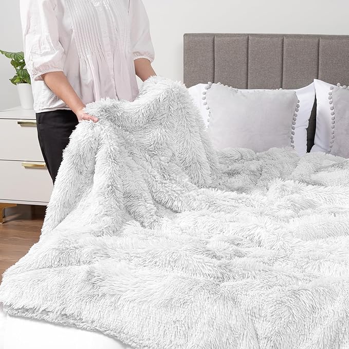Pavilia White Fluffy Throw Blanket, Fuzzy Plush Warm Blanket for Couch, Bed, Sofa - Super Soft Thick Faux Fur Sherpa - 50x60