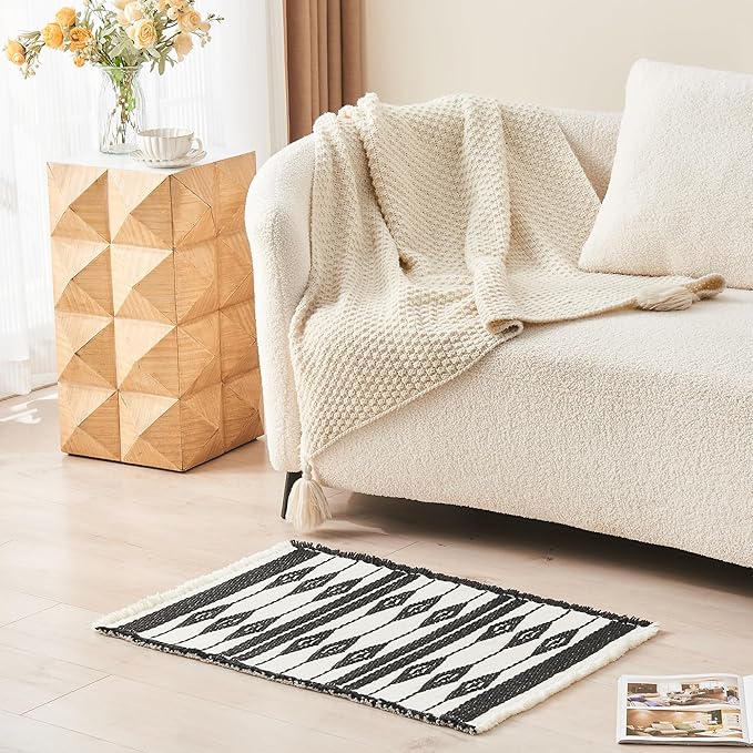 Douceur Boho Bath mat for Bathroom Floor Non Slip, Acrylic Blend Cute Bath Rugs with Tassels, Farmhouse Bathroom Rugs with Geometric Tribal Ethnic Pattern Design in Black and Cream White, 20" x 32"