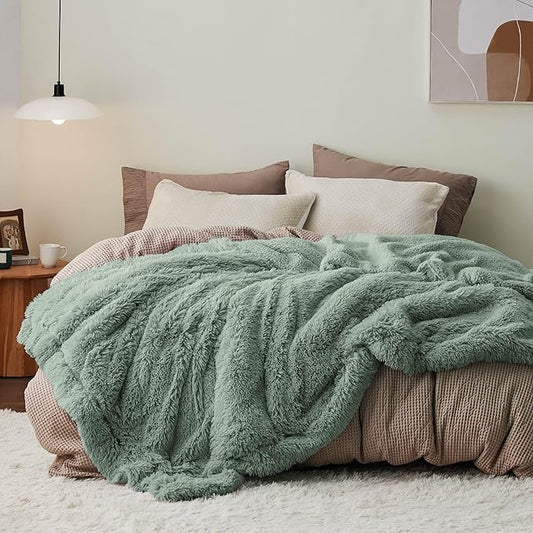 Bedsure Fluffy Sage Green King Size Blanket for Bed, Thick Soft Sherpa Faux Fur Fleece Bedding Fuzzy Plush Winter Warm Heavy Oversize Big Large King Blanket, Cozy Green Gifts for Men Women, 108x90